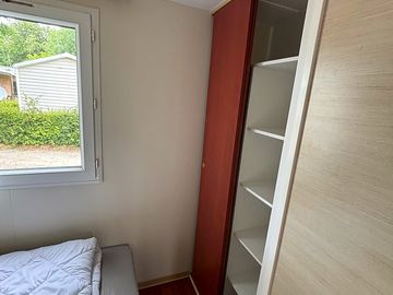 Vue chambre du mobil-home Basilic