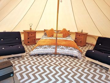 Relaxing Bell tent, sleeps 4