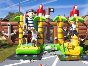 Bateau pirate gonflable