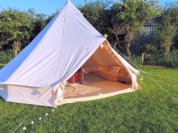 Bumble Bee bell tent