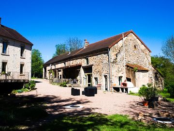 Exterior view of the hotel building and restaurant