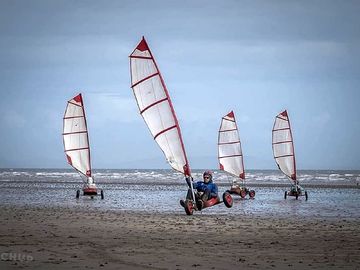 Sand yachting