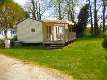 Three-bedroom holiday home with semi covered terrace