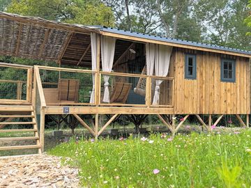 Exterior lodge duo
