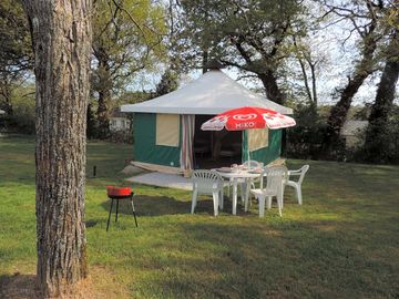 Plenty of space to cook and eat outside