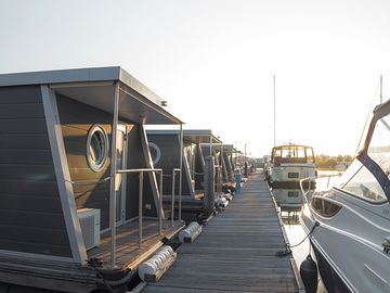 houseboats