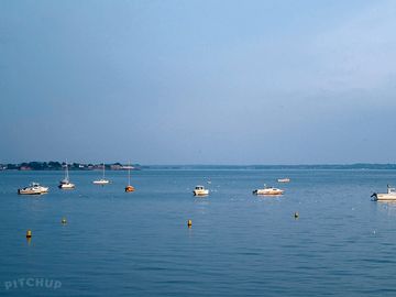 Boats off plage de trehervé