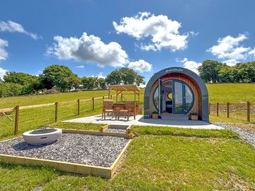 Enclosed garden, fire pit and decking area