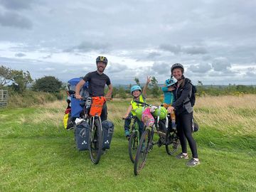 Intrepid cycle tourers with superkids!