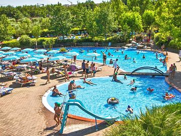 Swimming pool and paddling pool