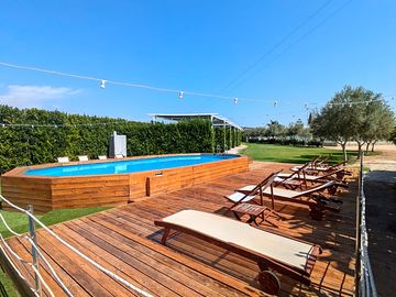 Plunge pool and lounger deck