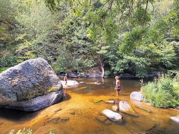 Accès rivière sur le camping