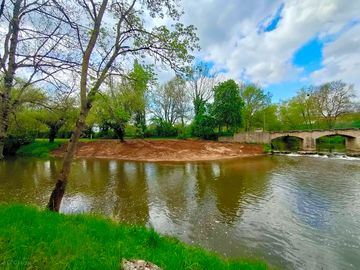 Rivière traversant le camping