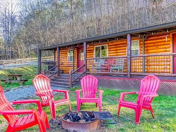 Hummingbird Cabin, porch and fire pit