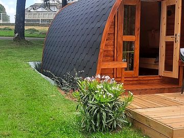 Petite cabane en bois idéale pour un séjour détente.