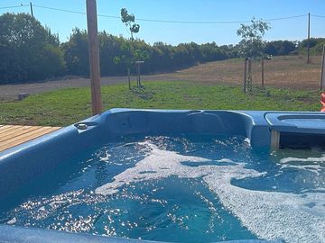 Bookable hot tub