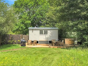 Shepherd's hut with hot tub exterior