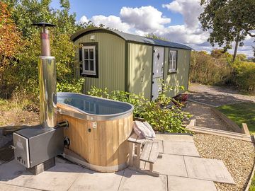 Hot tub outside The Roost