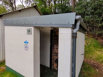 Toilet block with two toilets