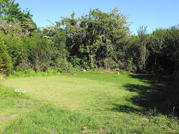 Eight-person grass tent pitch