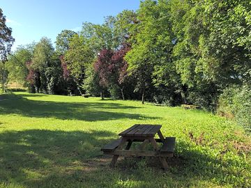 Picnic table