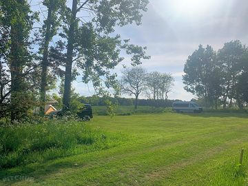 Spacious pitches on muntjac meadow