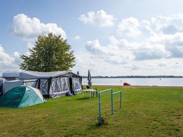 Spacious lake-view pitches