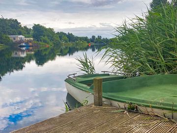 Lake on site (added by manager 22 Aug 2022)