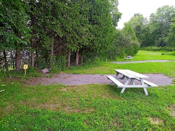 Pitch with a picnic bench (added by manager 28 Jun 2023)