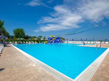 Large swimming pool (added by manager 24 Oct 2017)