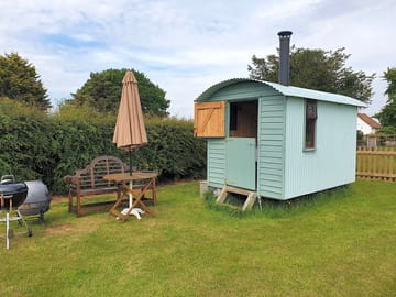 Jemima hut with seating, bbq & firepit (added by visitor 06 Jun 2022)