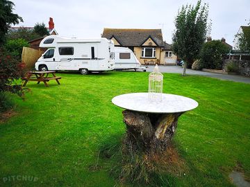 Simple pitches with outdoor tables (added by manager 02 Sep 2019)