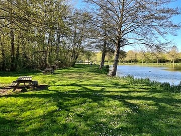 Picnic benches by the lake (added by manager 24 Apr 2023)