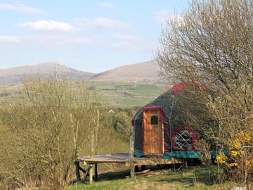 Beautiful yurt hideaway with views of mountain and sea (added by manager 02 May 2015)