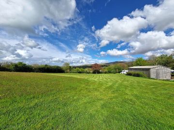 Dart field, fabulous views.