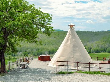 The landscape that can be enjoyed from the tepee is wonderful among the Maremma hills