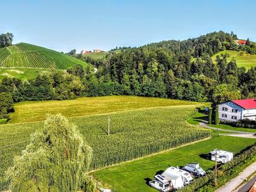 Willkommen auf unserem campingplatz in der malerischen südsteiermark, wo ihr campingurlaub zu einem