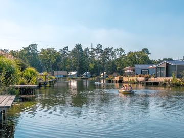Lake and site overviews