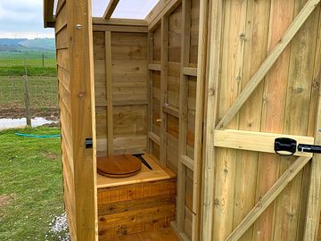Composting toilet