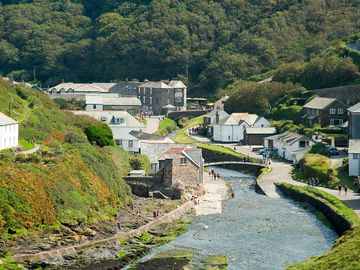 Boscastle village is 10 minutes' drive away