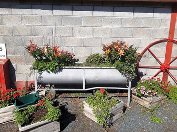 Flower pots