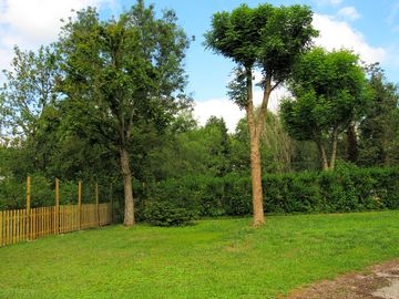 On the banks of the Aube with access to electricity