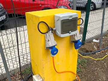 Electric hook-up
