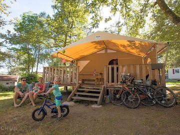 Safari tent