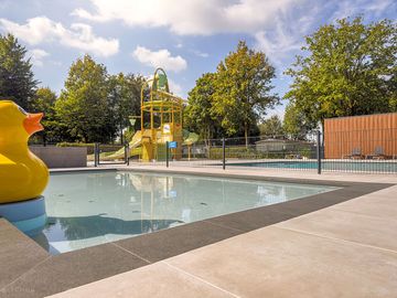 Kinderzwembad verwarmd tot 28 graden.