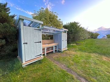 Shower and washing-up area