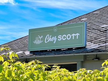 Chez scott bar and café