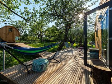 Une terrasse XXL, idéale pour se relaxer et profiter du chant des oiseaux