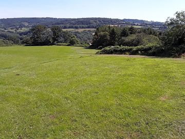 Spacious, scenic pitches