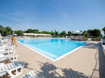 Pool and sunbathing space